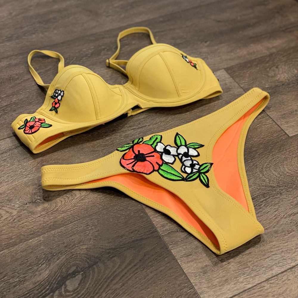 Triangl Bikini Set